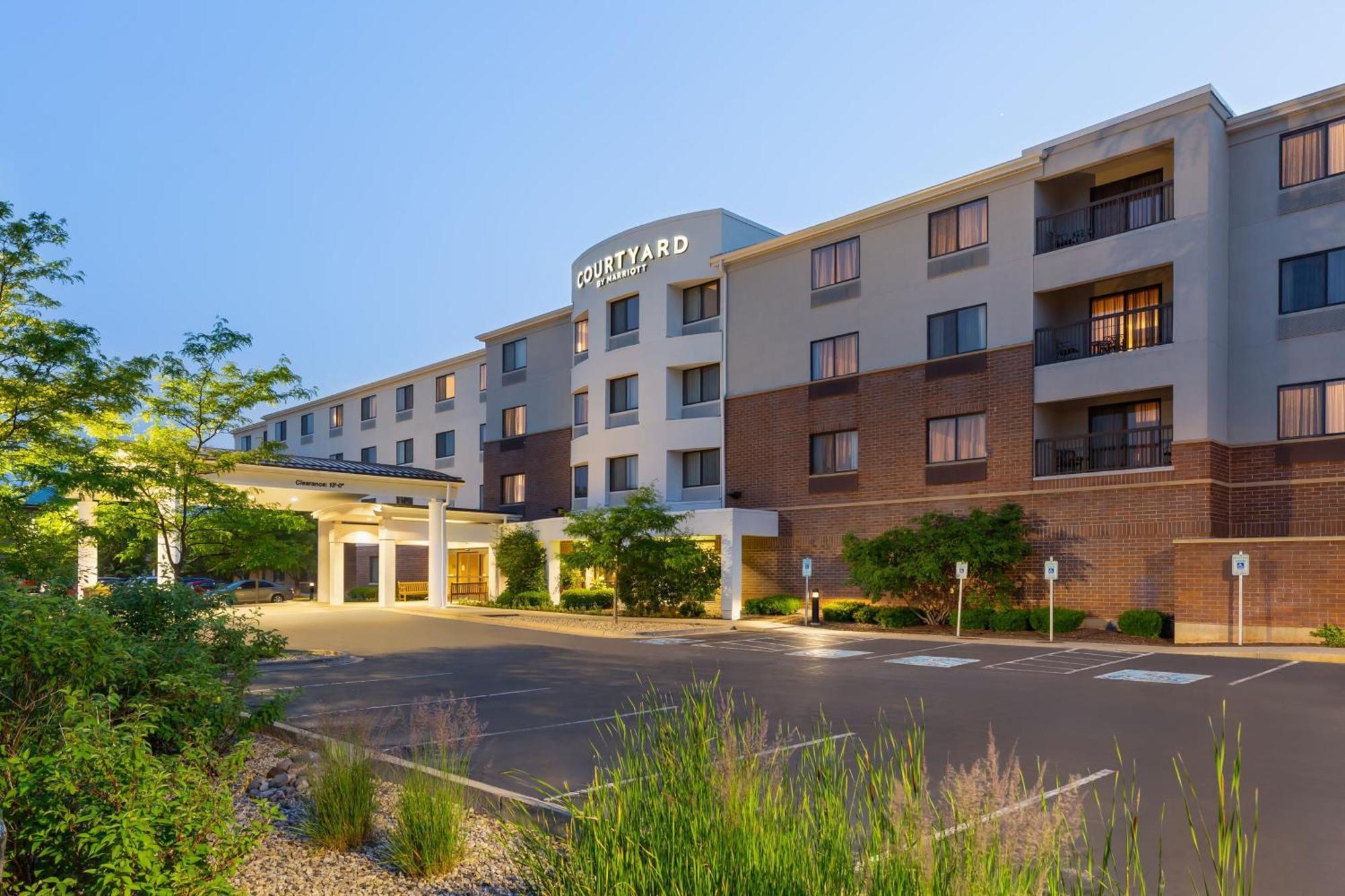 Courtyard By Marriott Madison West / Middleton Hotel Exterior photo